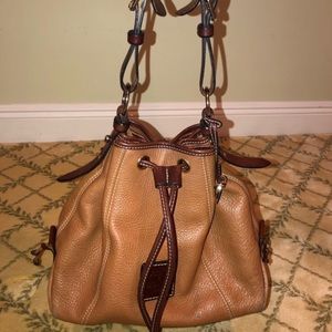 💯 Authentic Dooney & Bourke Bucket Bag